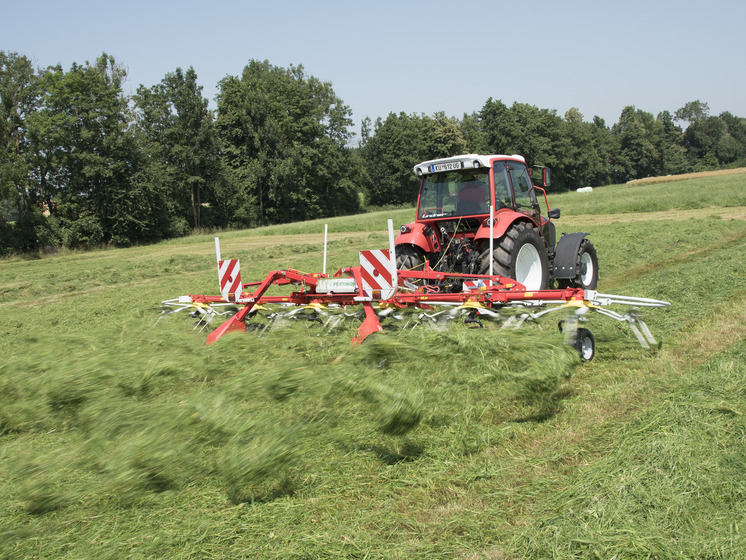 The new HIT 6.80 T: professional tedding technology for smaller farms