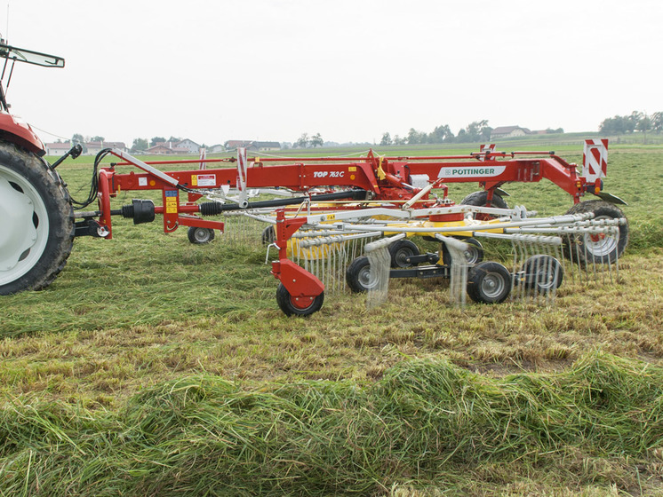 The classic entry-level centre-swath rake introducing the TOP 762 C CLASSIC 