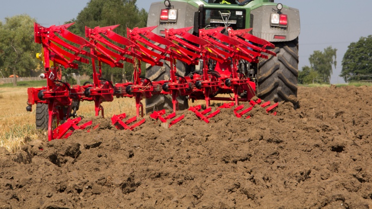 SERVO 45 S: The plough for tough applications