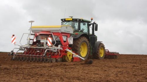 Cereals and maize sowing with the AEROSEM pneumatic seed drill