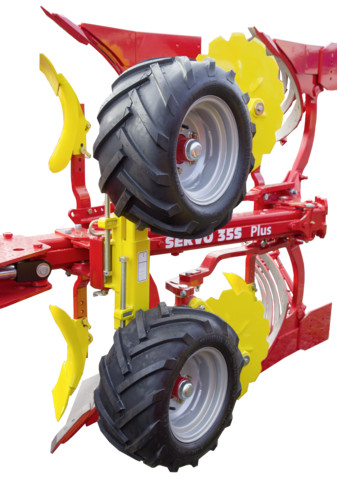 Dual depth wheel - pneumatic tyre