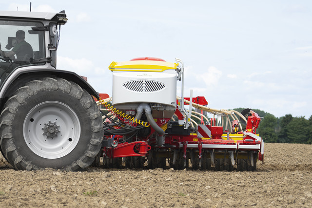 Conserves the soil, compact and manoeuvrable