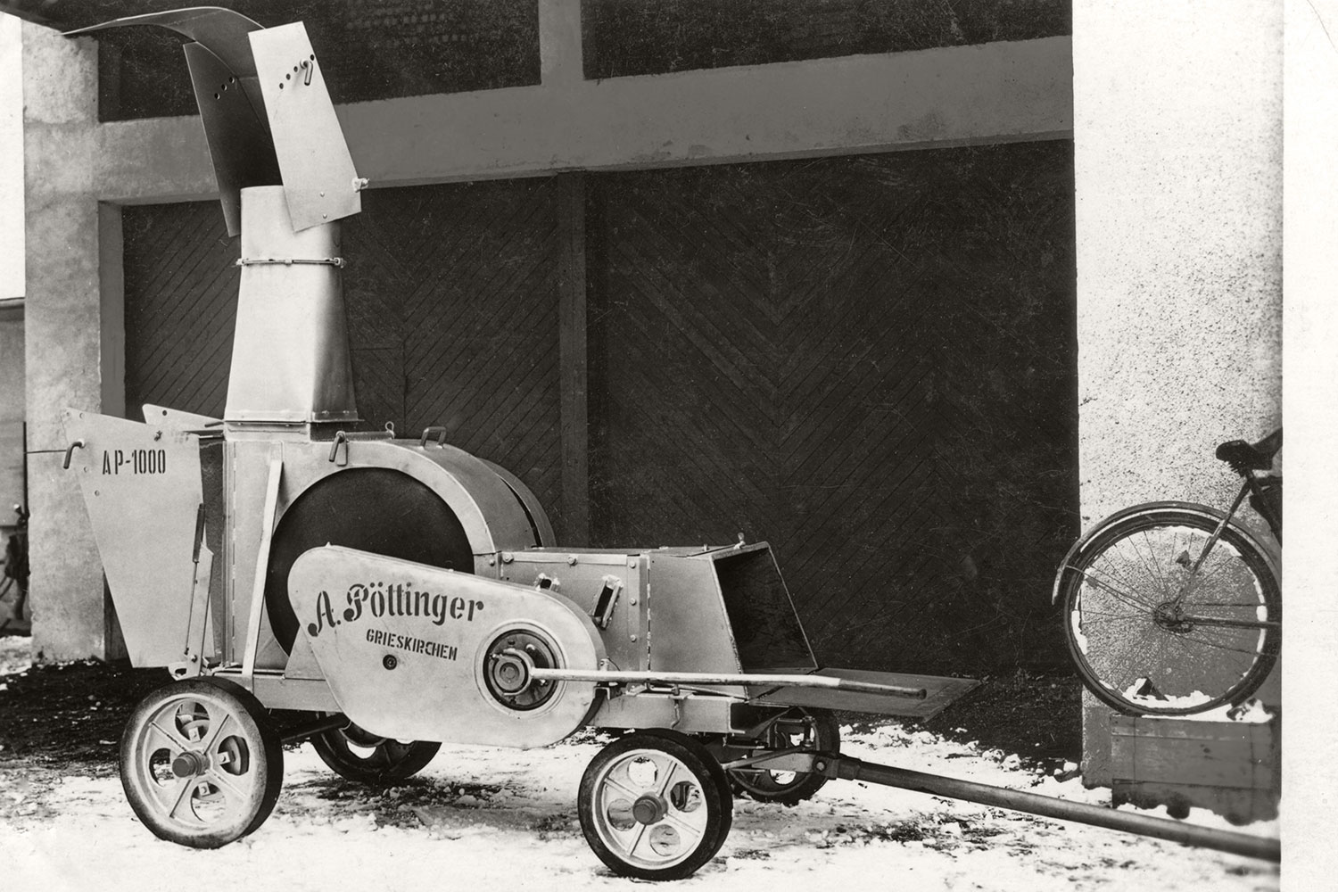 De legendarische hakmachine voor struiken die voor PÖTTINGER de poort naar Duitsland als exportland opent.