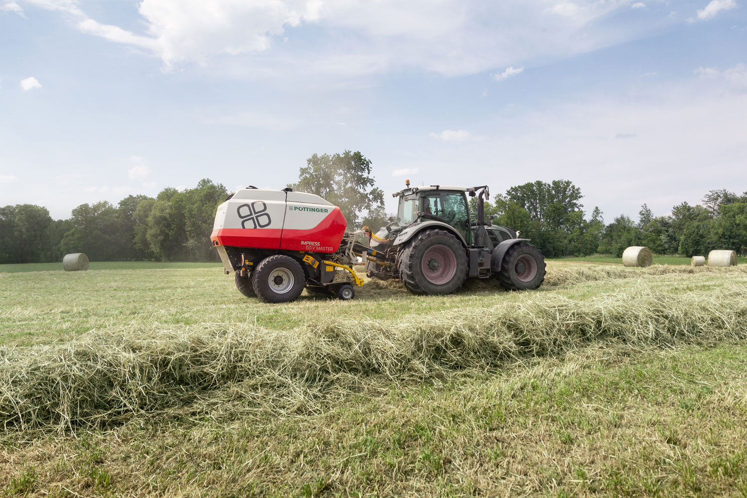 The IMPRESS baler fills the final gap in the PÖTTINGER product range.