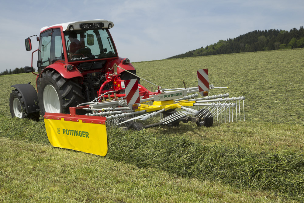 The new single-rotor rakes are on TOP | PÖTTINGER United Kingdom