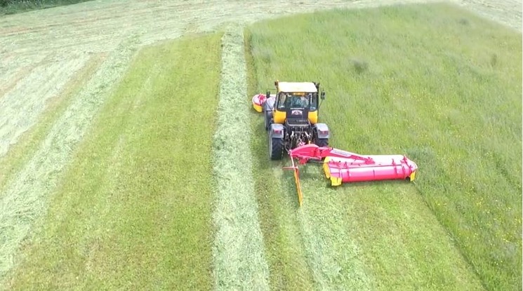 Video - diskový žací stroj se šnekovým dopravníkem NOVACAT 352 CF