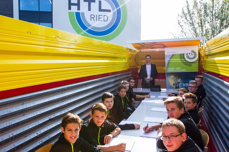 Ungewöhnlich: HTL Ried (AT) baut Klassenzimmer in TORRO Ladewagen 