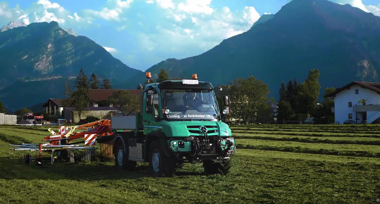 Krachtig team: Unimog met PÖTTINGER hooibouwmachine 