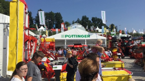 Erfolgreicher Start in den Messeherbst: Rottalschau in Karpfham,  Ackerbauvorführungen, Mela in Mühlengeez (DE)
