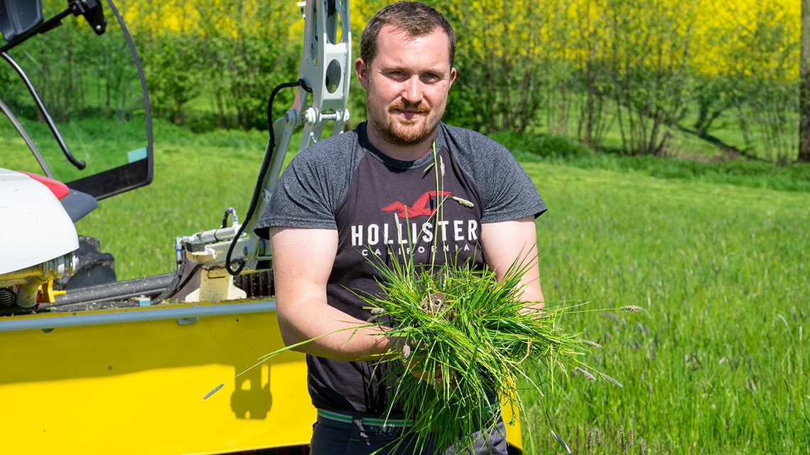 Assistance system for detecting wildlife hiding in the crop: field tests more than successful