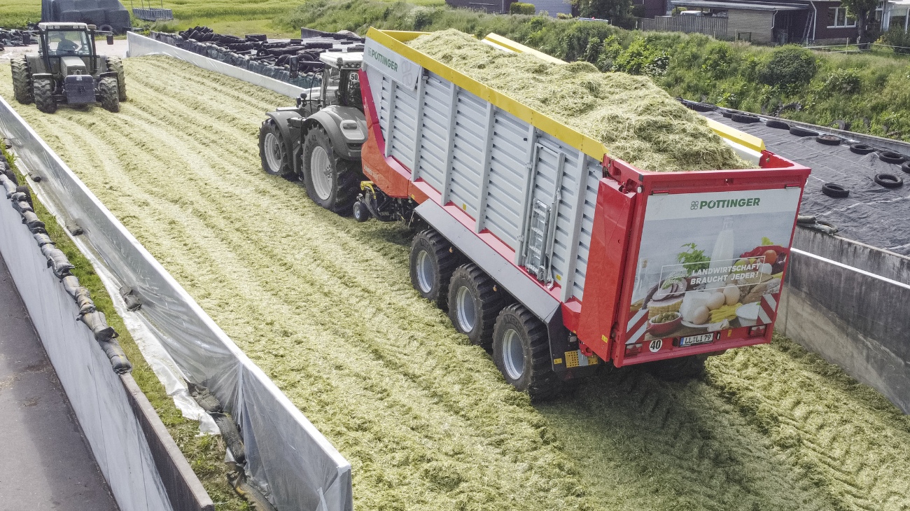 Víceúčelové vozy s vkládacím rotorem JUMBO 7000 / 8000