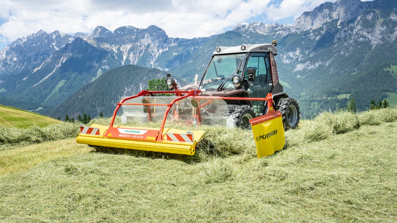 Čelní pásový řádkovač MERGENTO F 4010 ALPIN