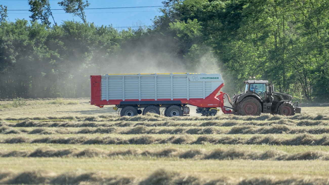 Víceúčelové vozy s vkládacím rotorem JUMBO 7000 a 8000