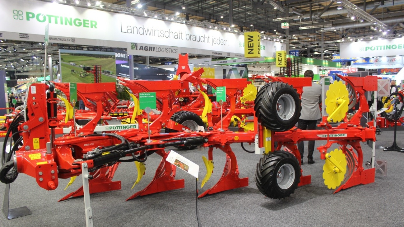 Pöttinger se prezentoval ve velkém stylu