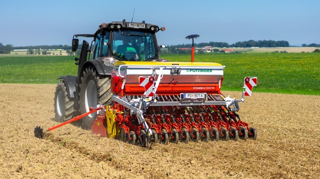 PÖTTINGER SLAVÍ 25 LET VÝVOJE A VÝROBY SECÍCH STROJŮ