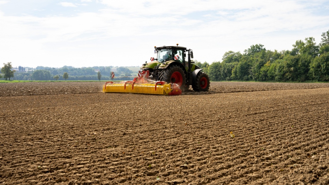 New: LION 1002 C, folding power harrows