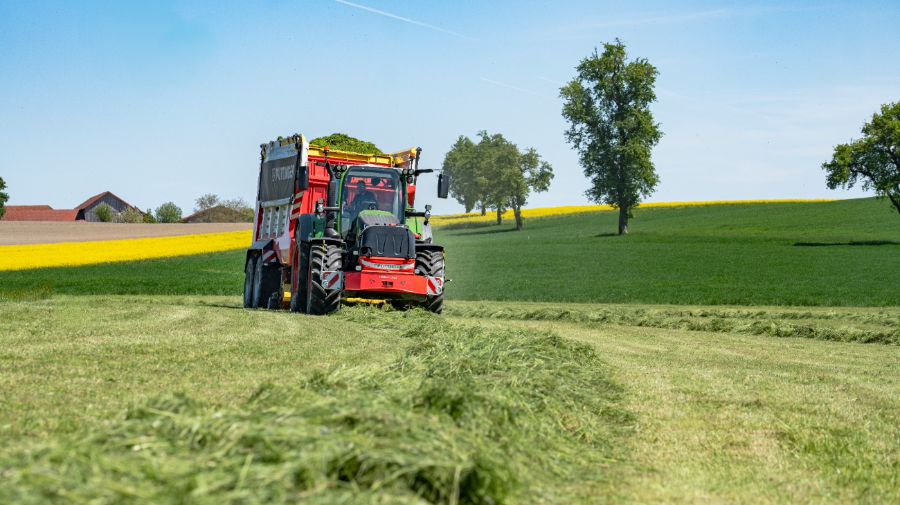 The latest PÖTTINGER innovation: The multi-purpose LIQUIDO F silage additive tank