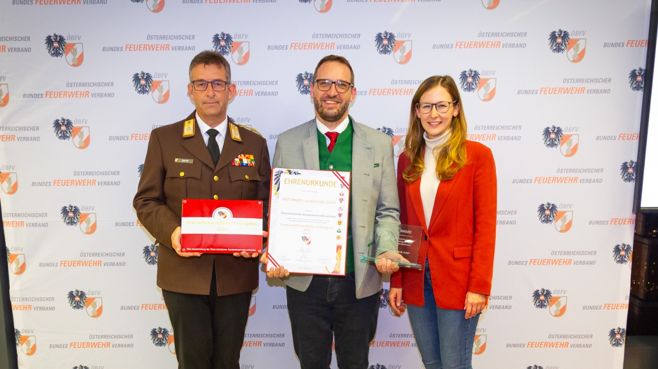 PÖTTINGER als feuerwehrfreundlicher Arbeitgeber ausgezeichnet