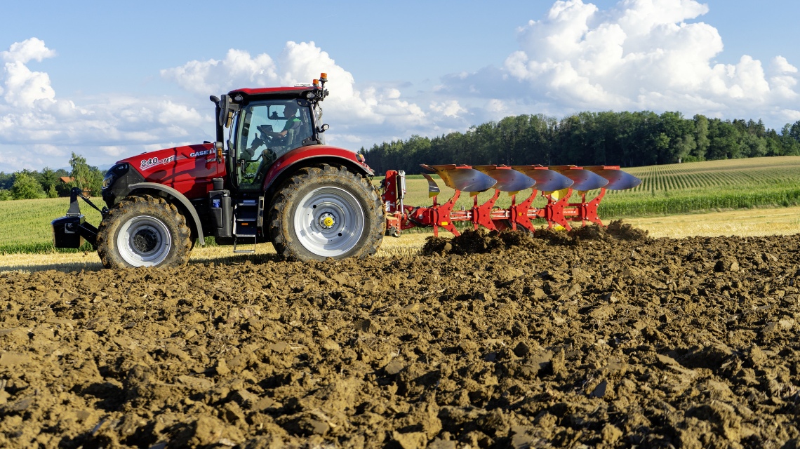 SERVO 4000 - nový nesený oboustranný pluh od společnosti Pöttinger