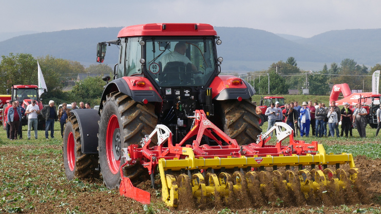 Prezentácia červenej techniky Zetor a Pöttinger