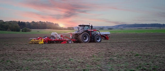 PÖTTINGER: AMICO F and TERRIA supply the soil, PLANO VT Video, Dry Forage Cover on the JUMBO, TERRASEM V 6000 D Z in France
