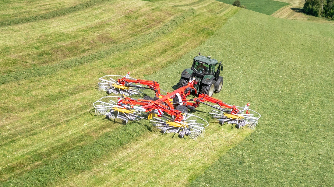 Pöttinger TOP VT 12540 C vier-rotor hark - nu met nieuw Profiline comfortbedieningssysteem Pöttinger TOP VT 12540 C vier-rotor hark - nu met nieuw Profiline comfortbedieningssysteem