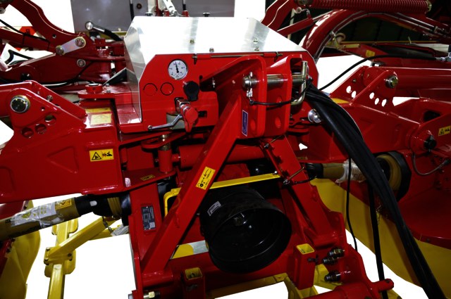 Hydraulic collision safety device Hydraulic collision safety device