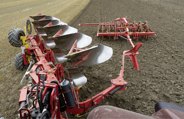 Ploughing with a furrow press