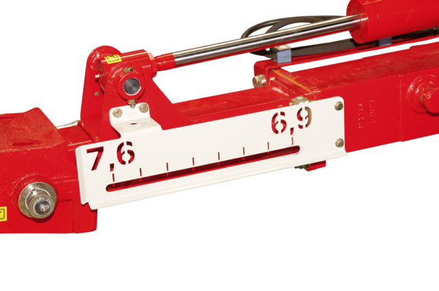 Hydraulic working width adjustment