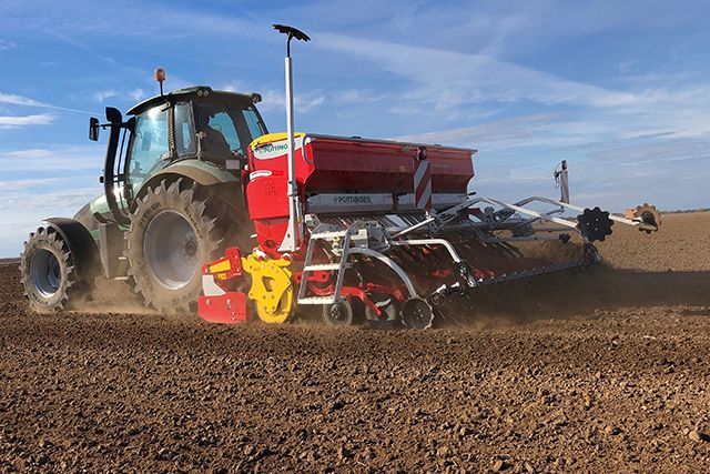 Compact combination with harrow tines