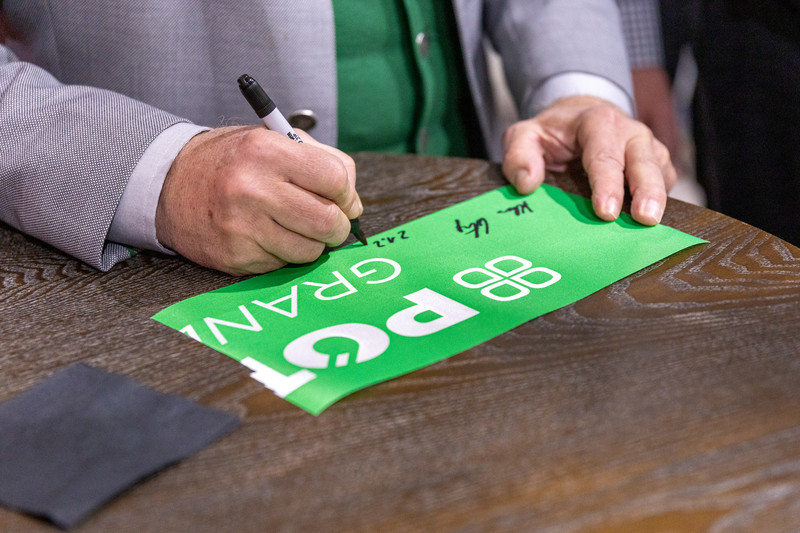 Klaus Pöttinger signs the ribbon