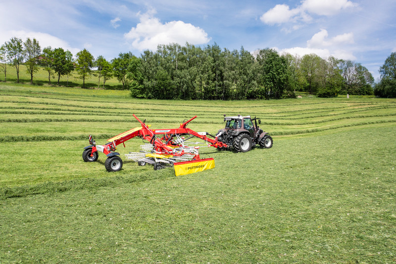 POTTINGER ポッティンガー Twin rotor rakes with side swath delivery without transport