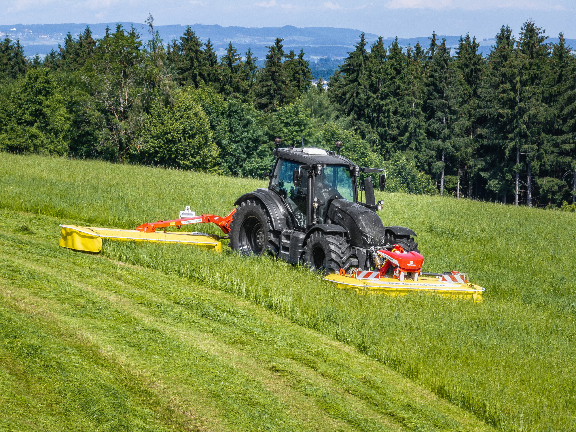 NOVACAT_F_3100_OPTICURVE_NOVACAT_352_Valtra_D_158_SAT.jpg