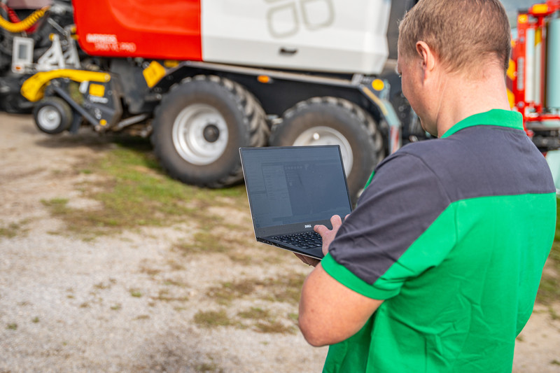 Manufacturer-independent, wireless data exchange