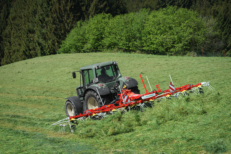 Eight-rotor mounted tedder