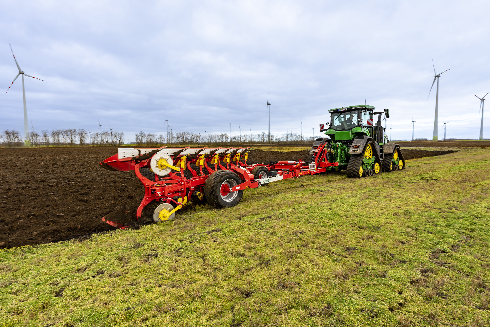 SERVO_T_6000_On-Land_John_Deere_110.jpg